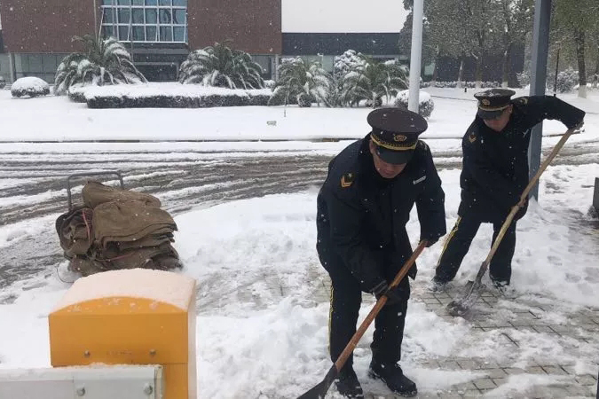 風雪無情人有情，最美物業人